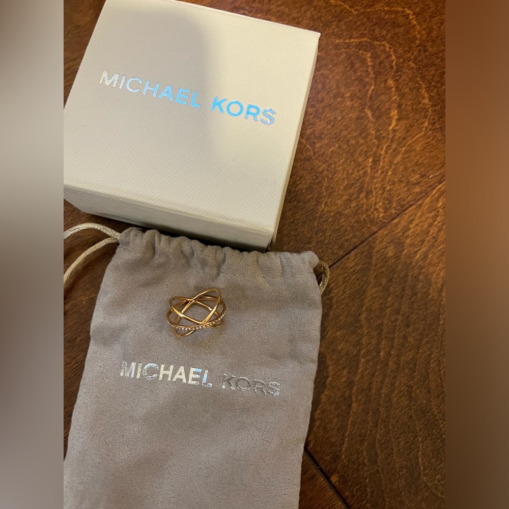 Michael Kors rose gold ring size 6
